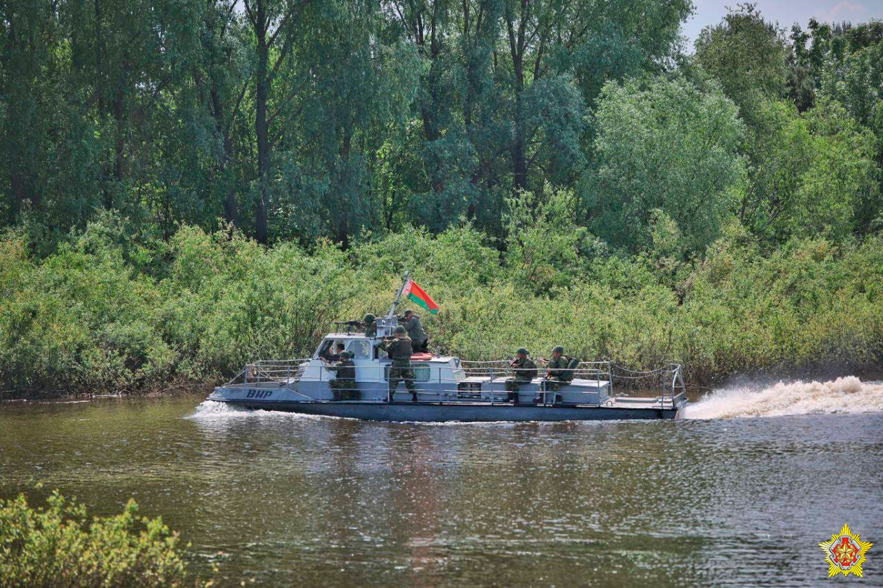 Хренин показал председателям исполкома территориальную оборону на воде - фото