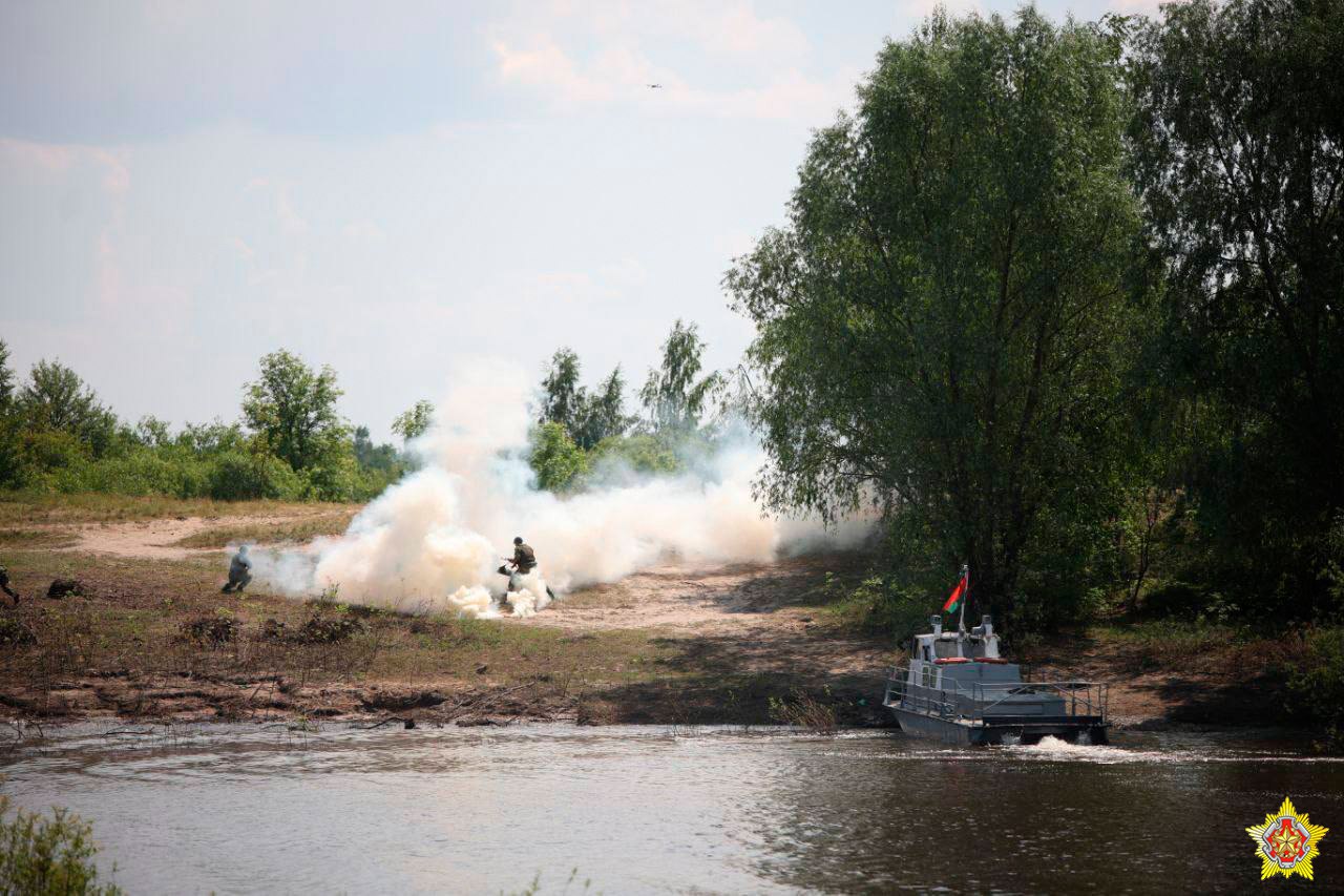 Хренин показал председателям исполкома территориальную оборону на воде - фото