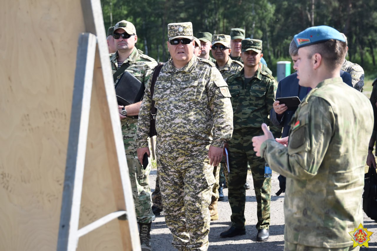 Представители ОДКБ договариваются в Бресте об учениях - фотофакт