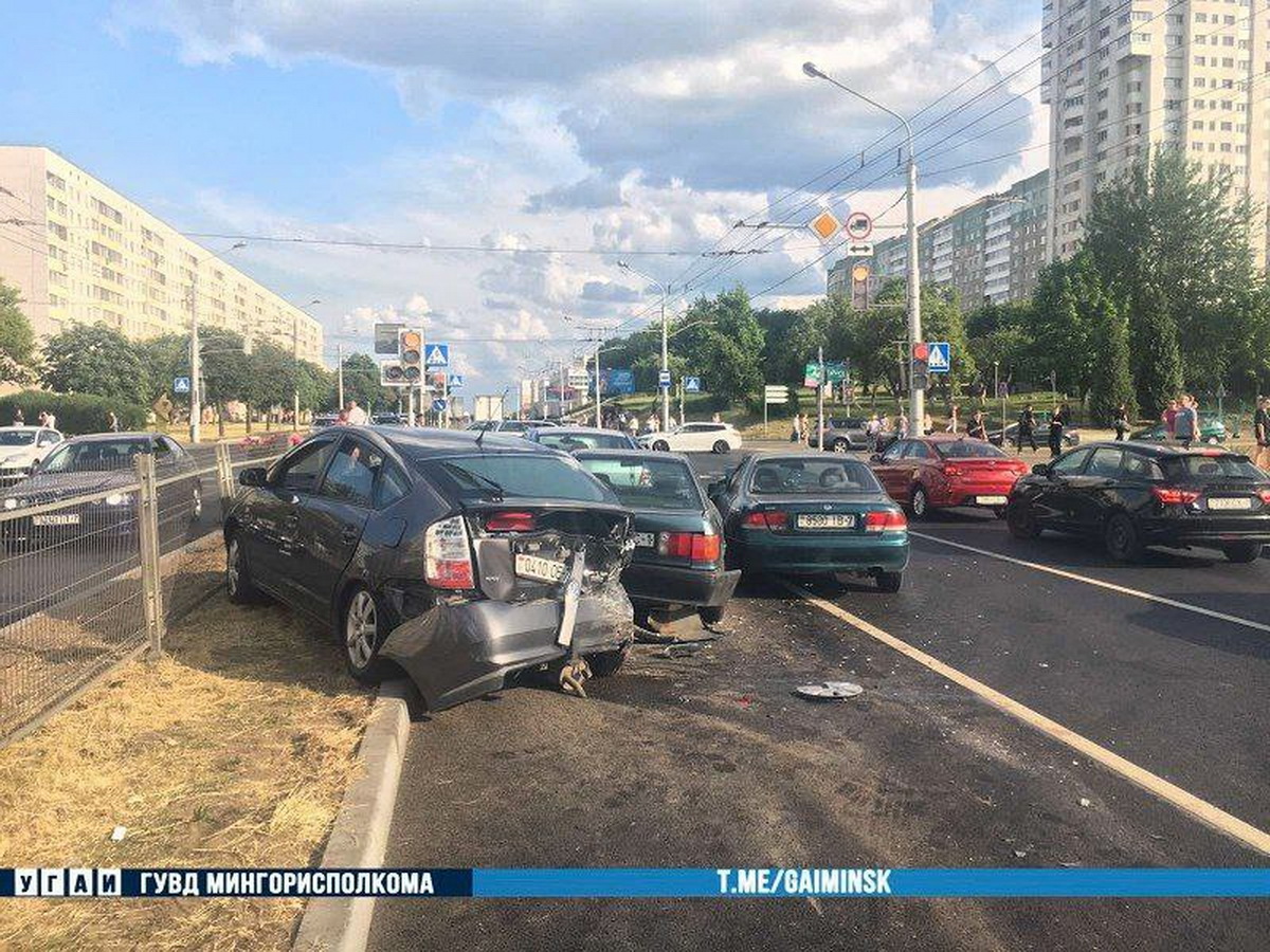 Четыре авто столкнулись на проспекте Рокоссовского в Минске