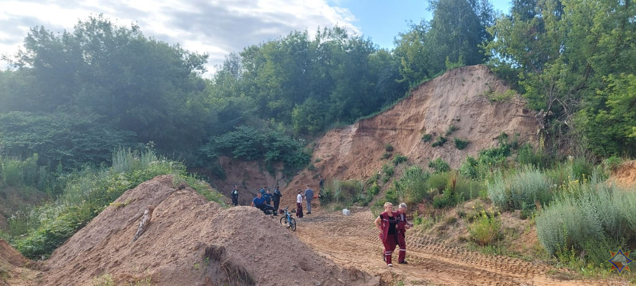 Ребенка насмерть засыпало песком в Быхове