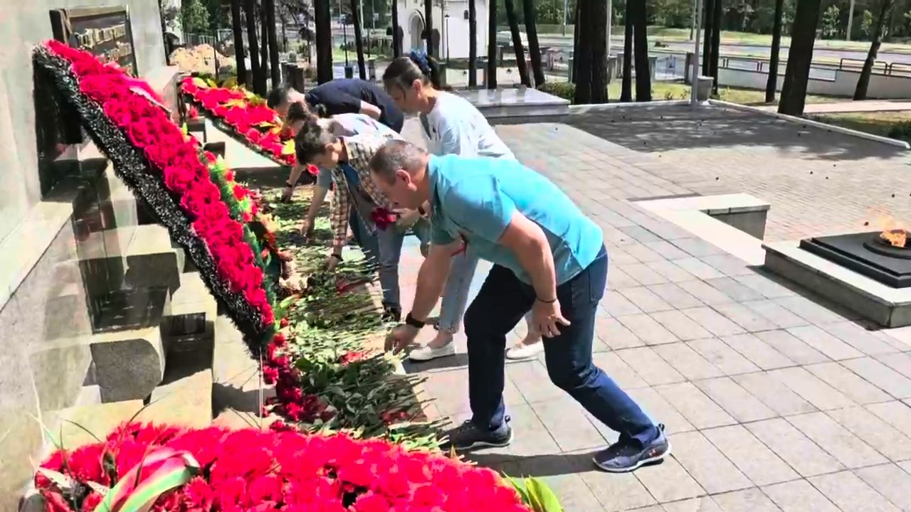 НОК опубликовал запись возложения цветов Виктором Лукашенко в Масюковщине
