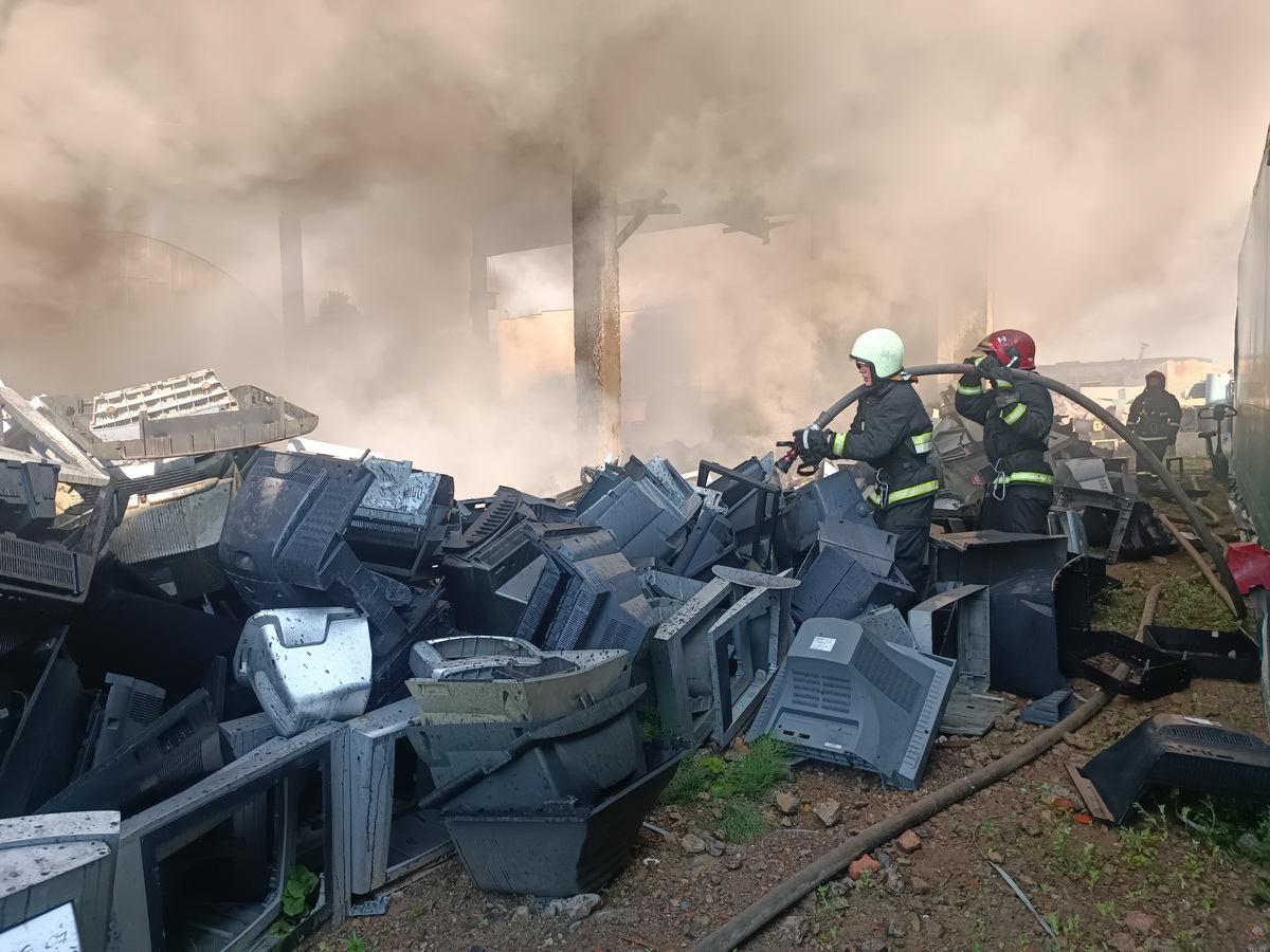 Отходы бытовой техники горели в Могилеве