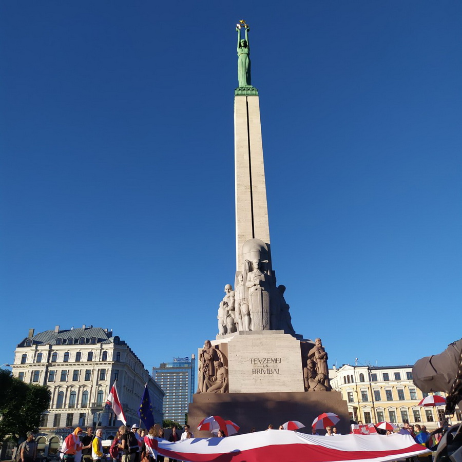 Акция беларусов в третью годовщину выборов в Риге - фото