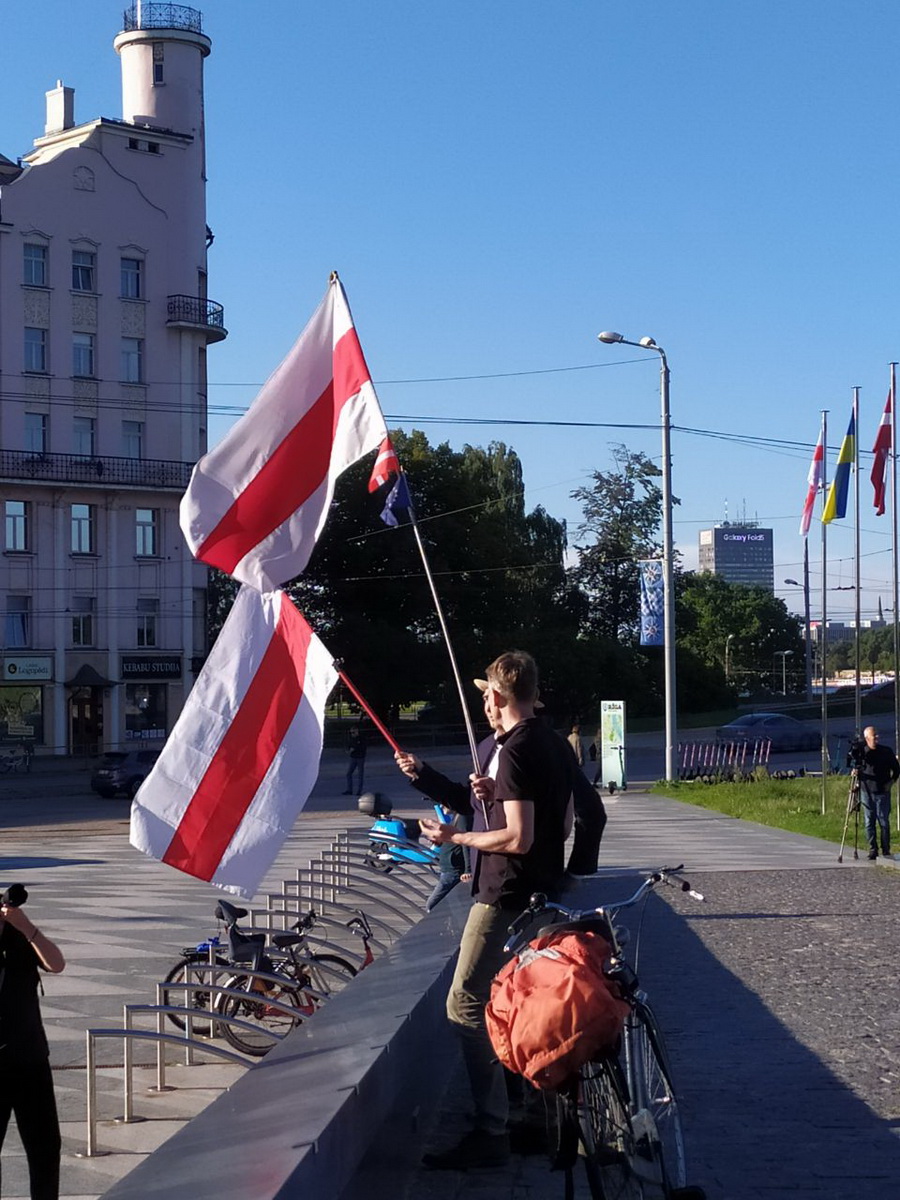 Акция беларусов в третью годовщину выборов в Риге - фото