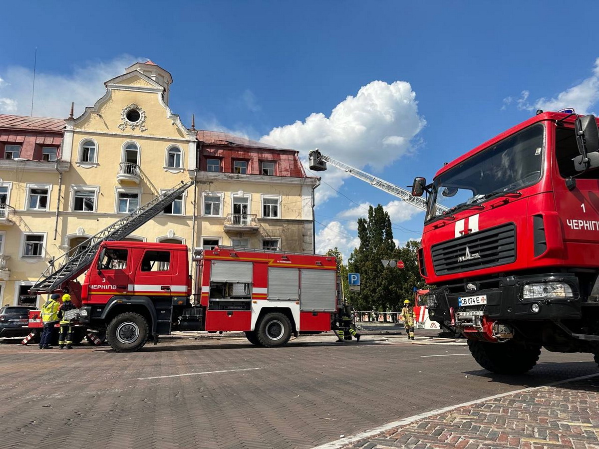 7 погибших и 110 раненых. В Чернигове объявили траур по жертвам атаки по городу