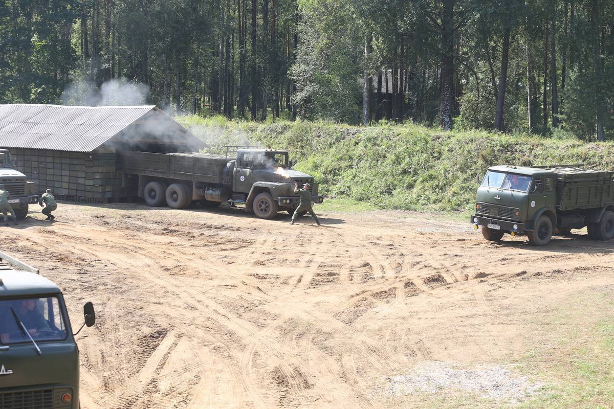 На "Боевом братстве" отработали ликвидацию пожара на объекте хранения боеприпасов