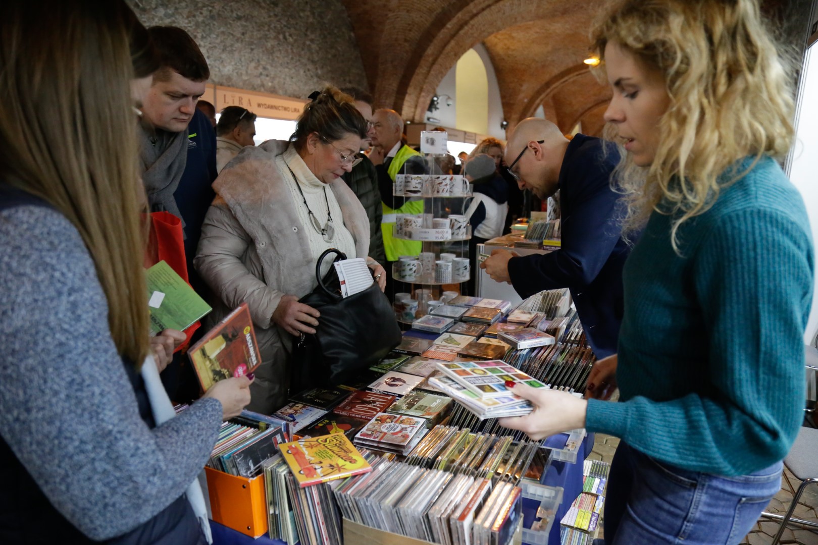 Беларускі стэнд з'явіўся на Кірмашы гістарычнай кнігі ў Варшаве