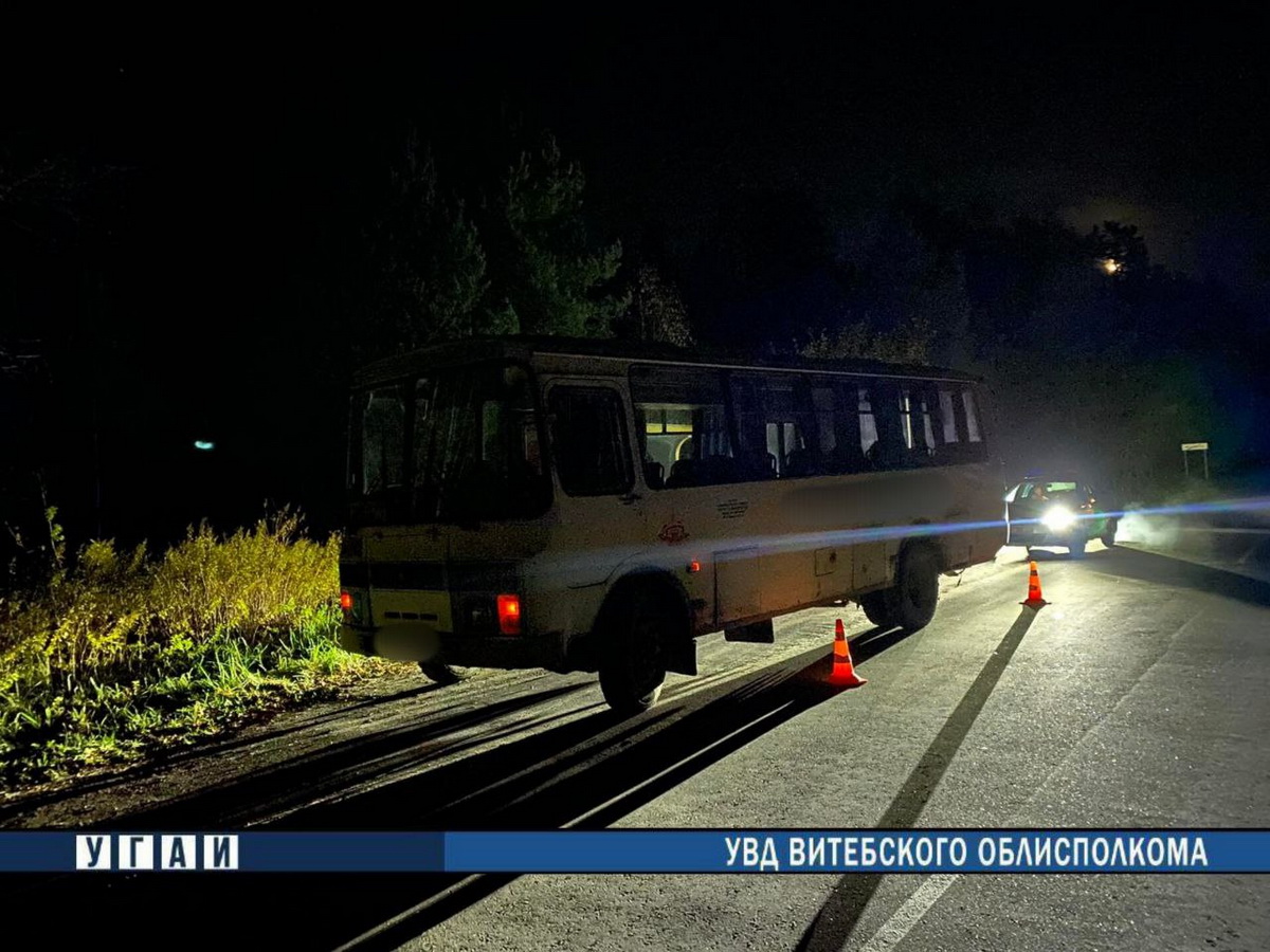 Автобус сбил женщину на остановке под Полоцком