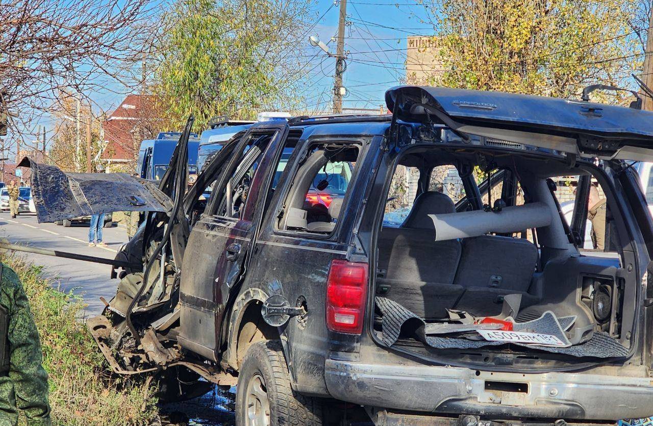 В Луганске взорвали машину с экс-начальником милиции "ЛНР"
