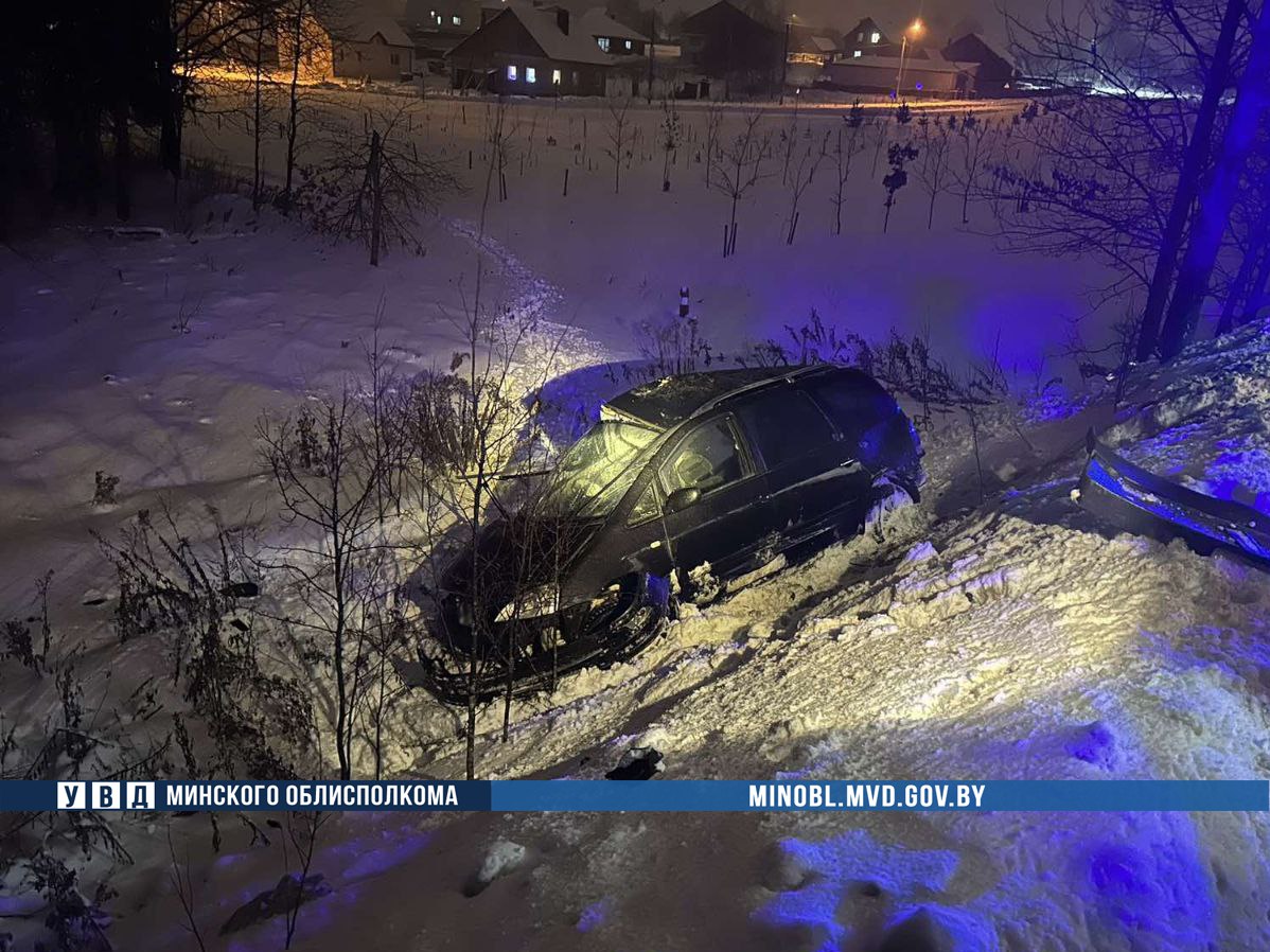 Автобус столкнулся с Ford в Минском районе. Один человек погиб