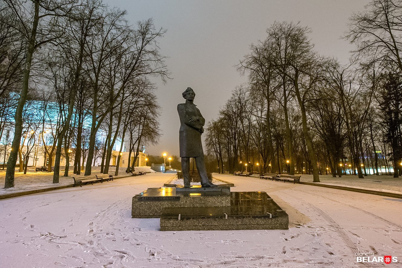 «Яго душа замкнёная ў сабе». Максім Багдановіч у творах мастакоў