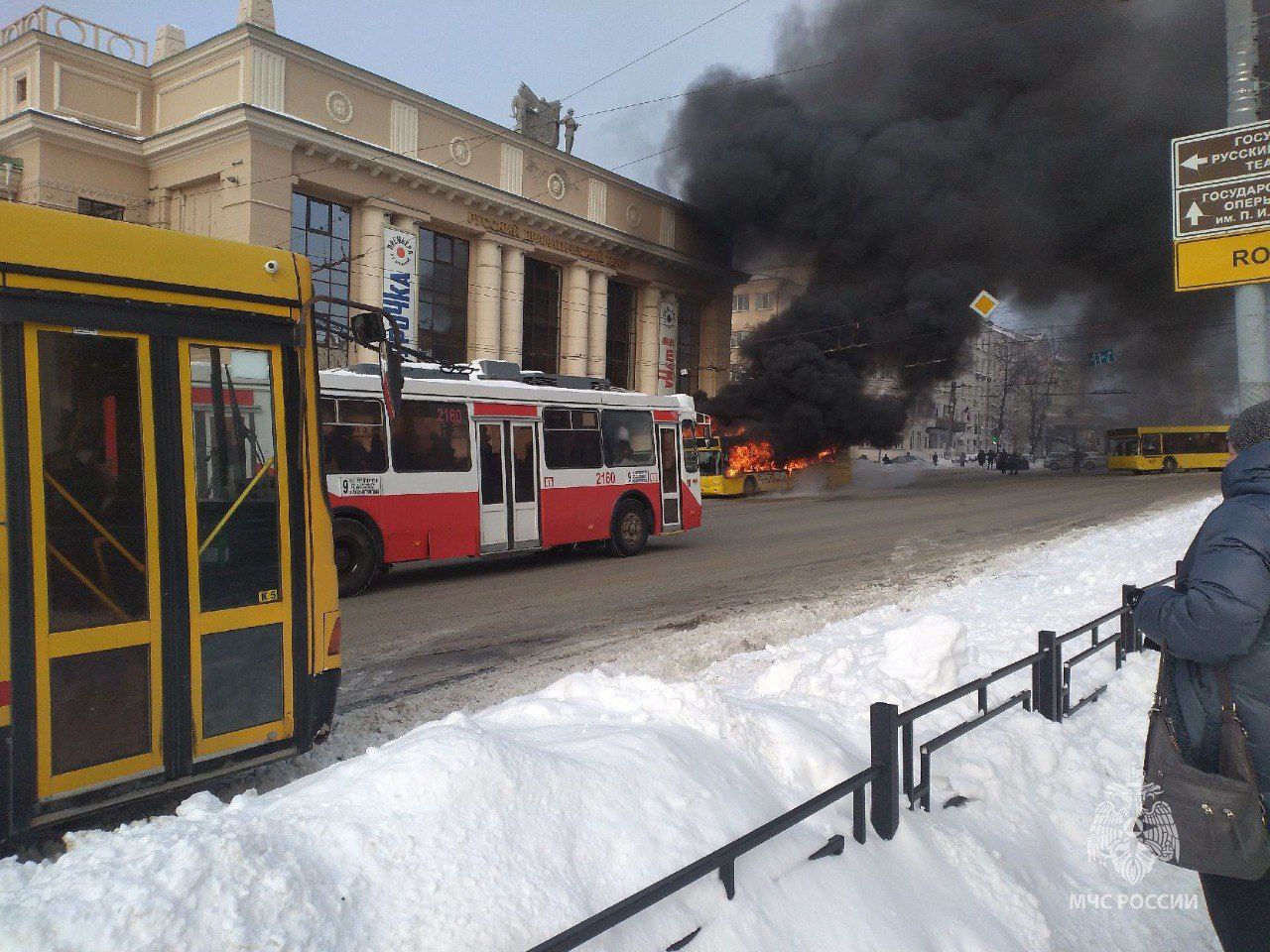 Автобус МАЗ сгорел в Ижевске