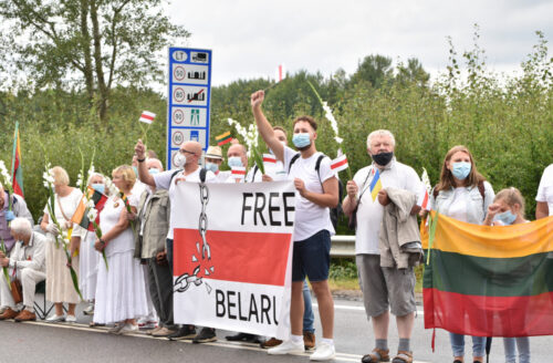 Цепь солидарности протяженностью 30 километров от Вильнюса до границы с Беларусью, 2020 год.
