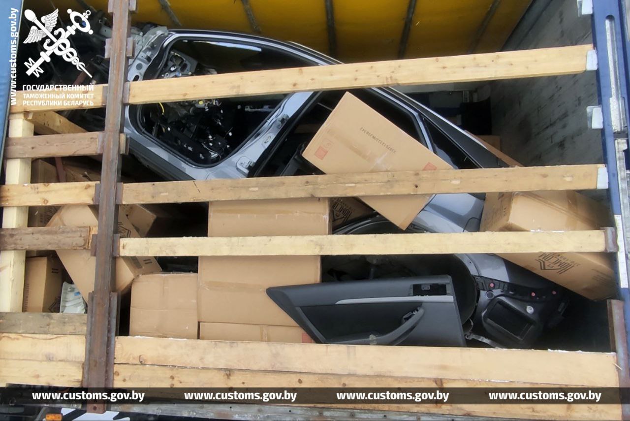 Таможня не дала узбекскому перевозчику скрытно провезти дорогие автомобили