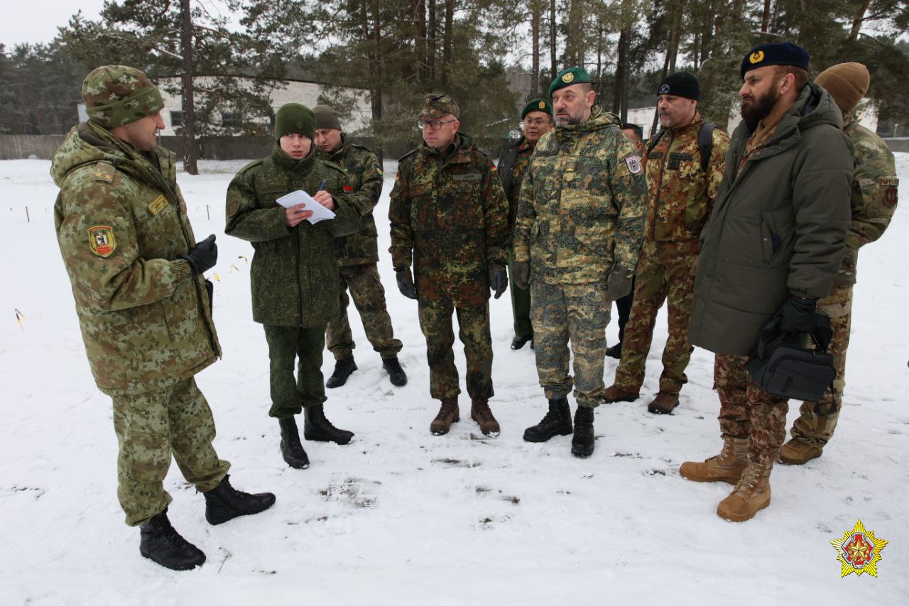 Иностранных военных атташе свозили на границу с Литвой