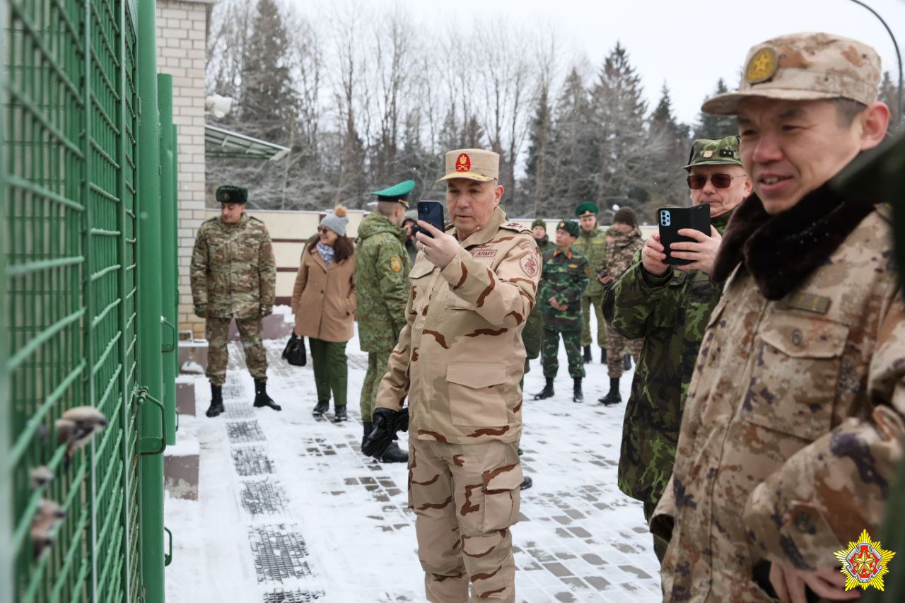 Иностранных военных атташе свозили на границу с Литвой