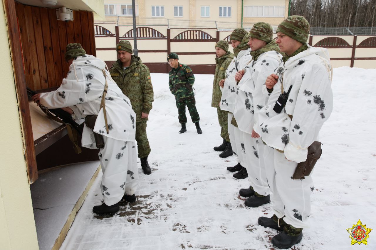 Иностранных военных атташе свозили на границу с Литвой