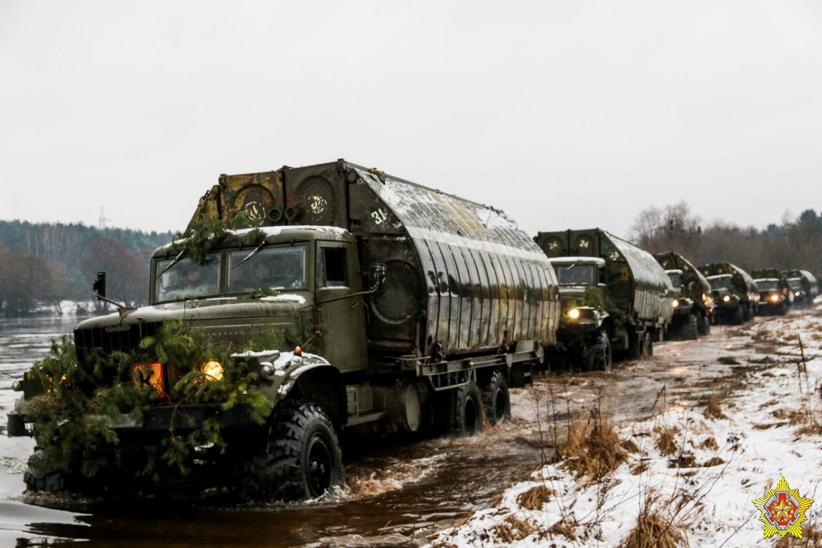 Инженерная бригада отработала переброску военной техники через Неман