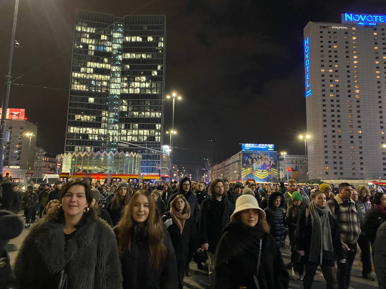 "Ее звали Лиза". Марш против насилия в память о беларуске прошел в Варшаве - фото