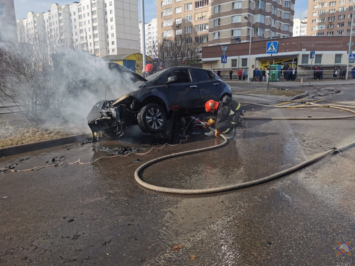 Электромобиль загорелся в Минске