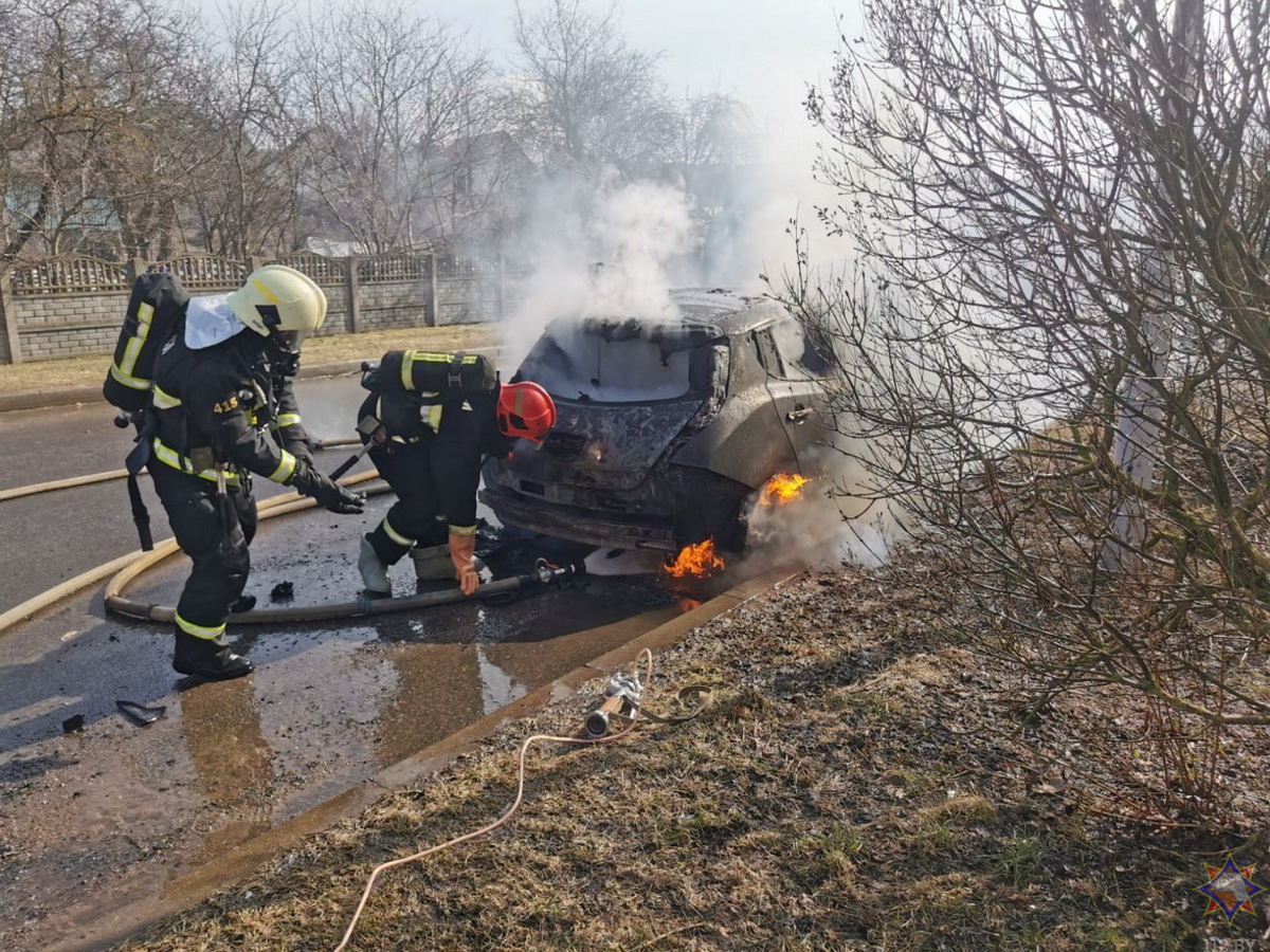 Электромобиль загорелся в Минске