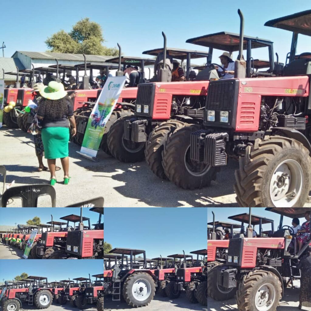 Очередная партия тракторов «Беларус» передана фермерам Зимбабве