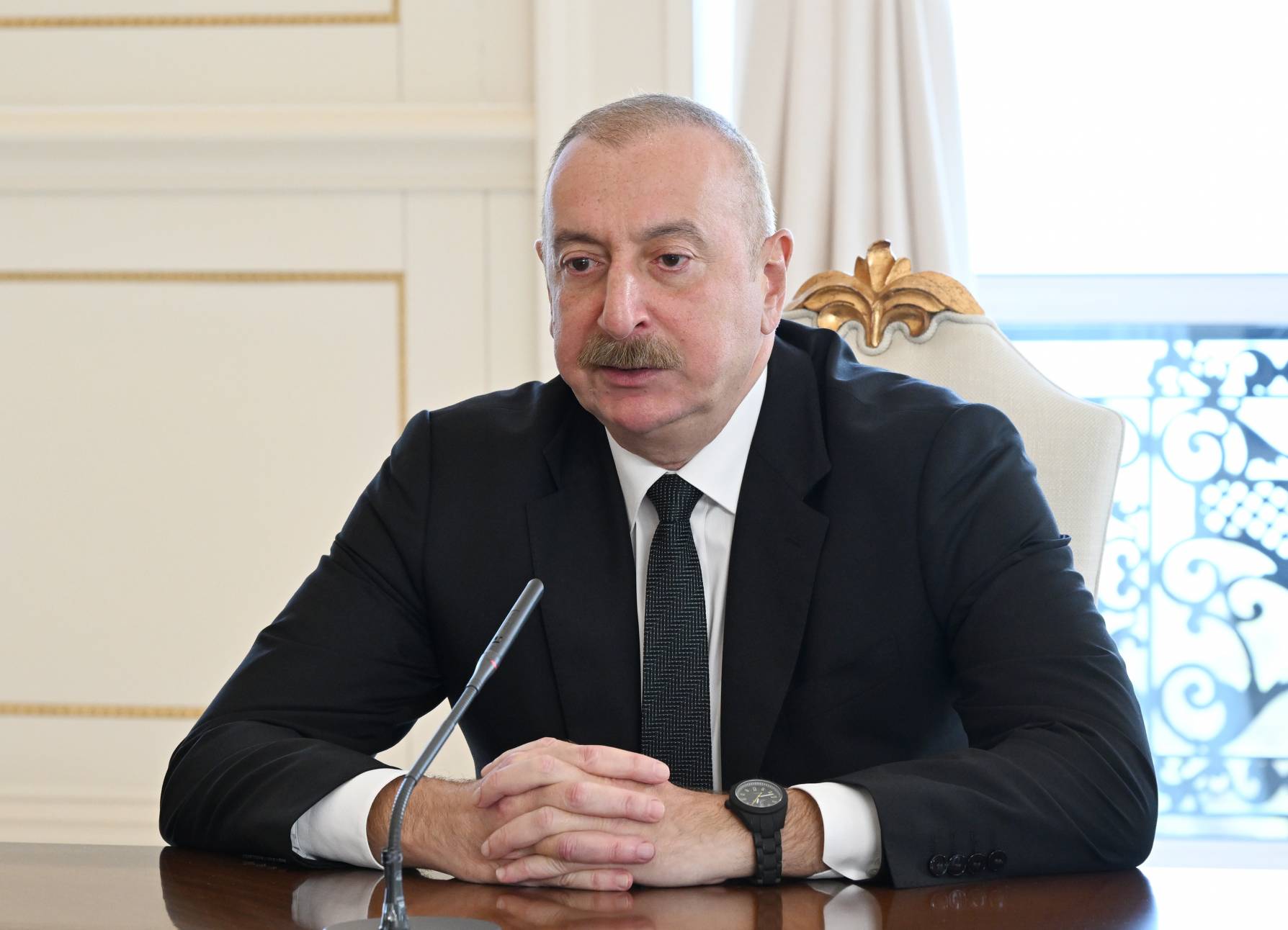 Лукашенко говорил Алиеву комплименты и предлагал помочь с восстановлением территорий