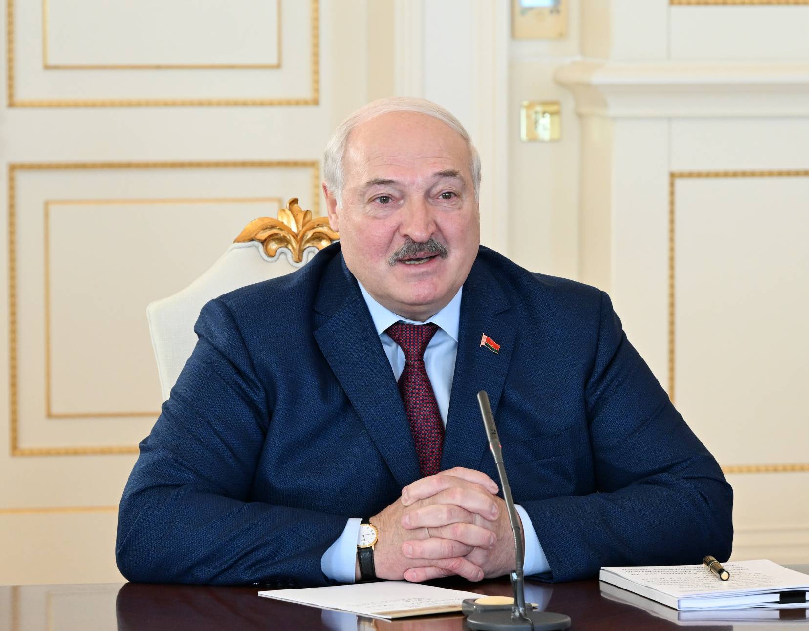 Лукашенко говорил Алиеву комплименты и предлагал помочь с восстановлением территорий