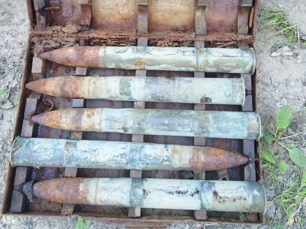 Ящики со снарядами времен ВОВ нашли в лесу в Волковысском районе