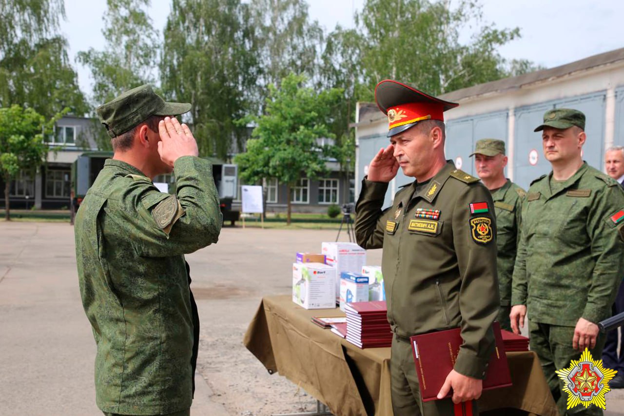 Войска связи получили новые командно-штабные машины