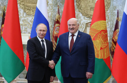 Владимир Путин и Александр Лукашенко на переговорах в Минске.
