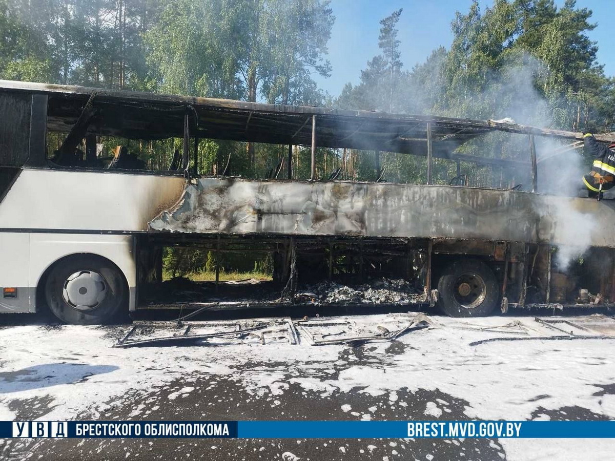 Стали известны подробности возгорания автобуса в Лунинецком районе