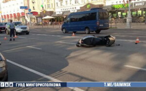 Водитель автомобиля Audi "подрезал" мотоциклиста в Минске