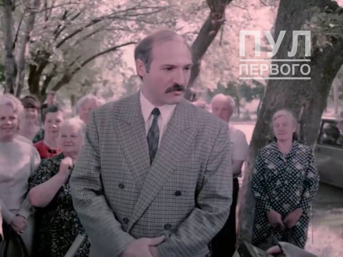 Александр Лукашенко общается с избирателями