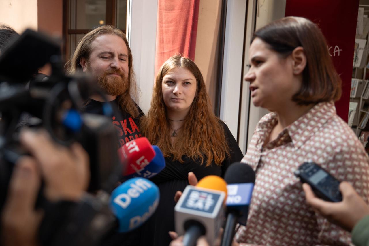 Литовские политики посетили магазин Kropka после нападения