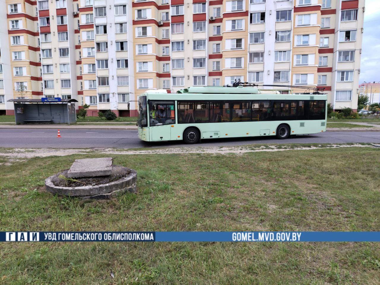 Девочка попала под троллейбус в Гомеле. Она в реанимации