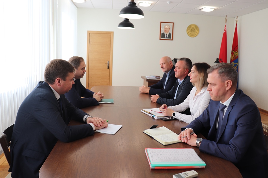 „Die Zwiebeln schmecken“. Auf der Zwiebelplantage des AfD-Abgeordneten Jörg Dornau in Belarus arbeiten politische Häftlinge