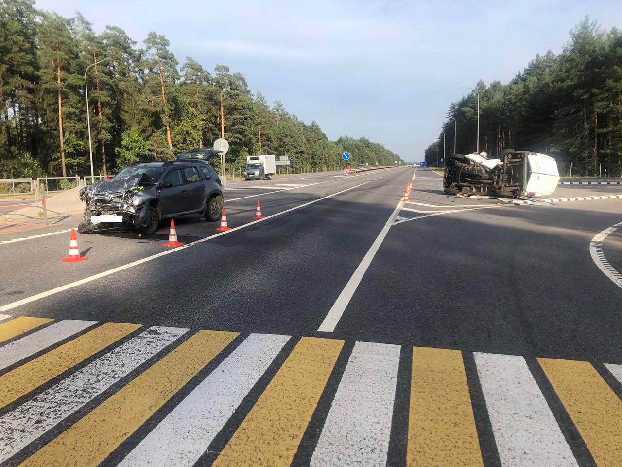 Три человека серьезно пострадали в ДТП с микроавтобусом в Ивьевском районе