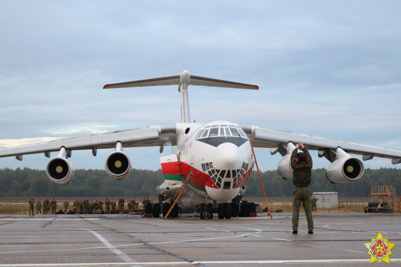 Беларусские десантники и ОМОНовцы улетели в Казахстан на учение ОДКБ