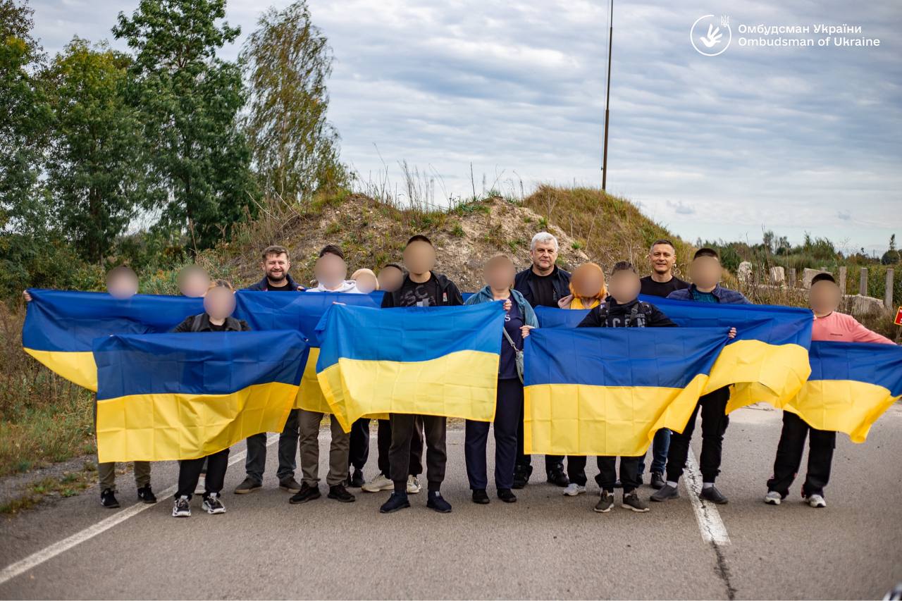 Украина вернула домой 9 детей