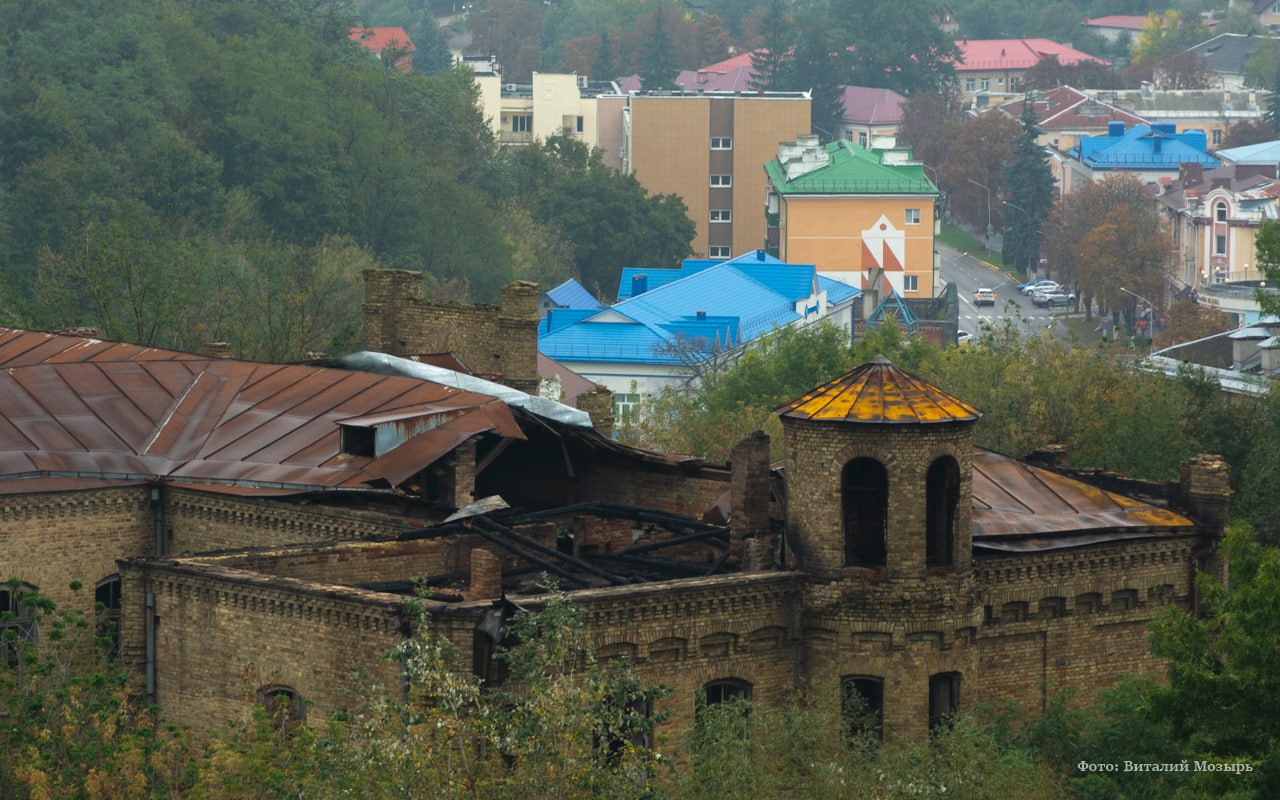 У будынку павятовай бальніцы ў Мазыры агнём цалкам знішчаны дах і частка перакрыццяў