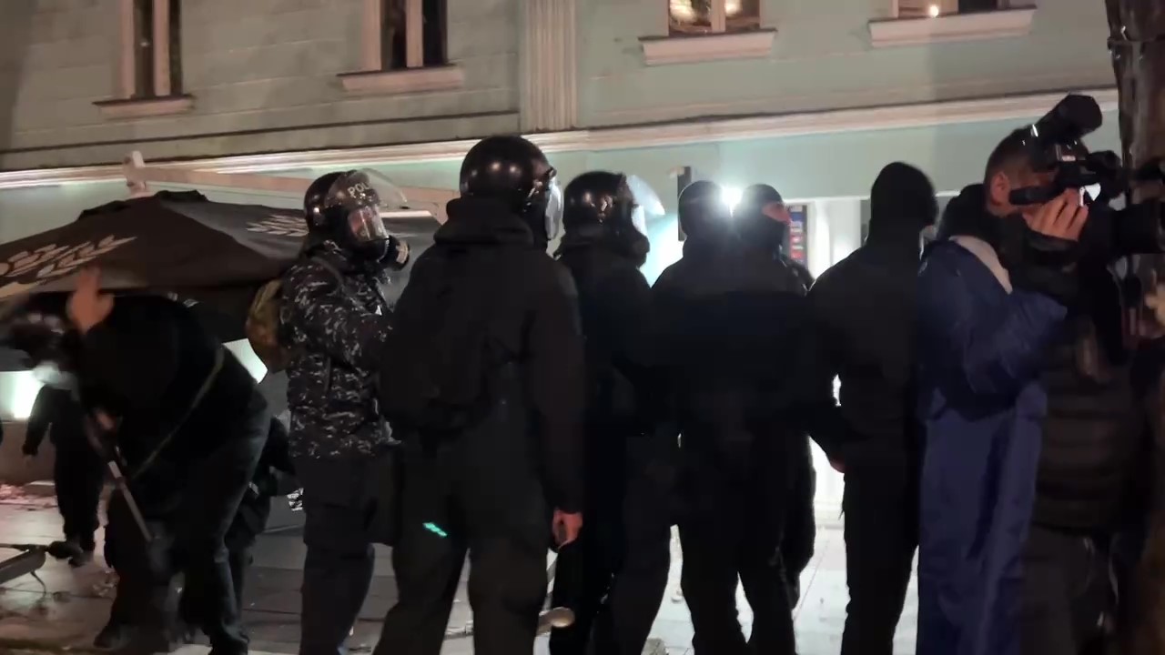 Полиция разогнала протестующих в центре Тбилиси