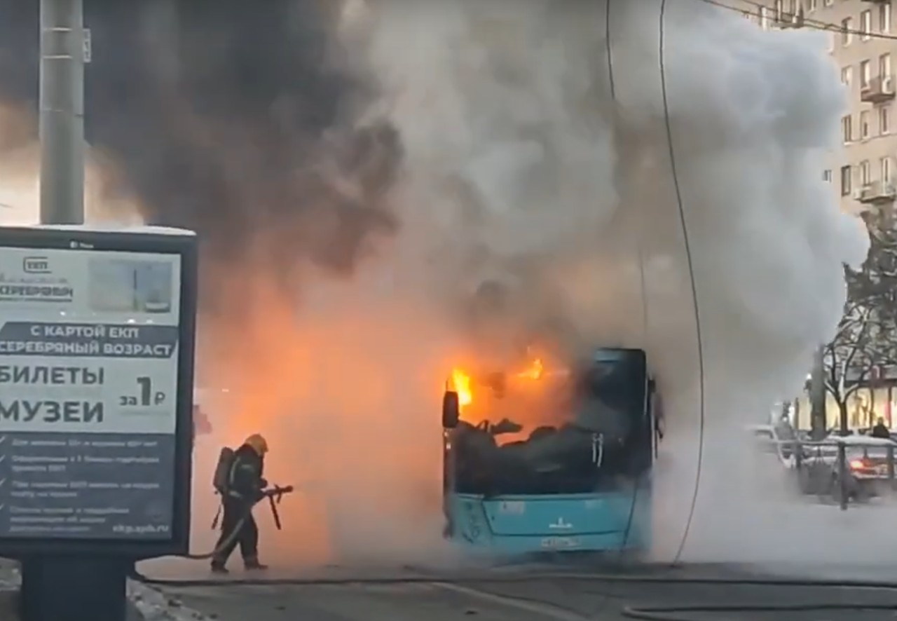 Очередной МАЗ сгорел в Санкт-Петербурге