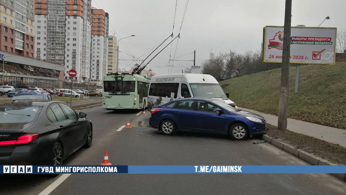 Маршрутка и легковушка столкнулись в Минске